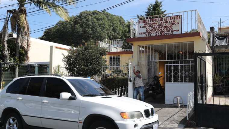 En esta casa de la colonia Atlántida, zona 18, vivió durante su niñez y juventud Ricardo Arjona con sus padres. (Foto Prensa Libre, Brenda Martínez)
