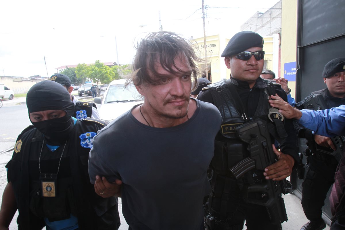 <span style="color: rgb(29, 33, 41); font-family: Helvetica, Arial, sans-serif; font-size: 14px; font-style: normal; font-variant-ligatures: normal; font-variant-caps: normal; font-weight: normal; letter-spacing: normal; orphans: 2; text-align: start; text-indent: 0px; text-transform: none; white-space: normal; widows: 2; word-spacing: 0px; -webkit-text-stroke-width: 0px; background-color: rgb(255, 255, 255); display: inline !important; float: none;">Edward Lee Leblanc era uno de los fugitivos más buscados por el FBI, fue deportado a Estados Unidos. (Foto Prensa Libre Mingob) </span>