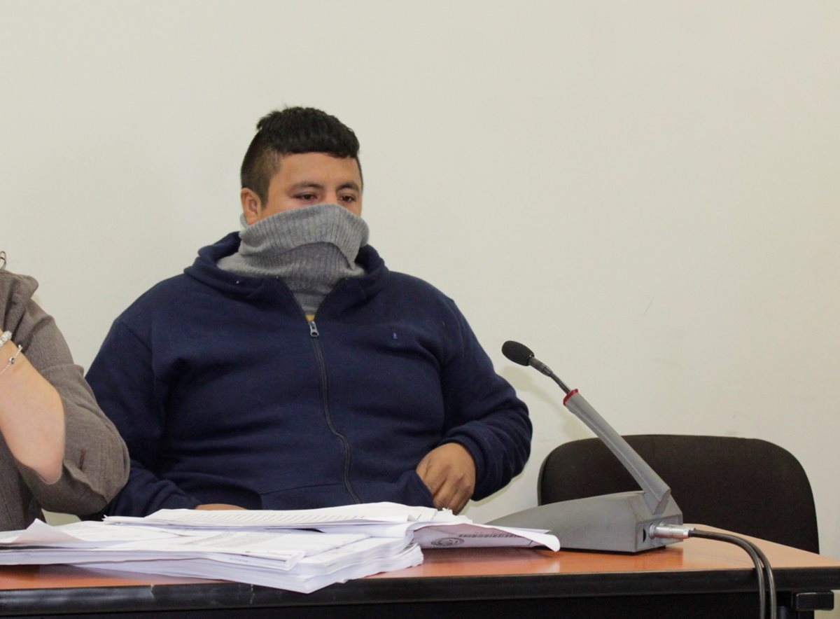 Wálter de León durante la audicencia en el Juzgado A de Primera Instancia Penal de Quetzaltenango. (Foto Prensa Libre: María Longo)