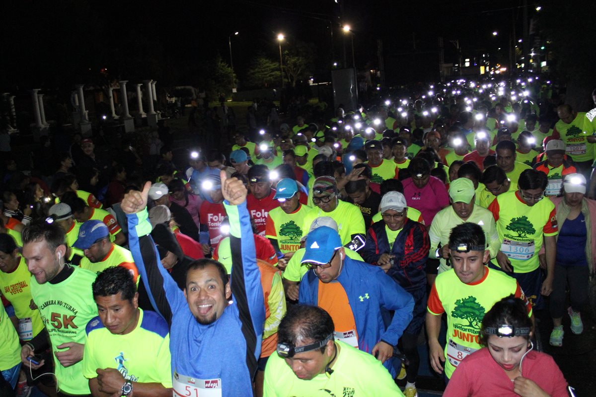 El próximo sábado 16 a las 19 horas se correrán los 10K nocturnos de Quetzaltenango. (Foto Prensa Libre: Raúl Juárez)
