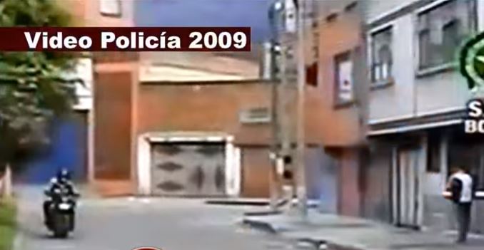 En Colombia, se descubrió que una unidad de policía contaba con equipo especial para grabar montajes. (Captura de YouTube)