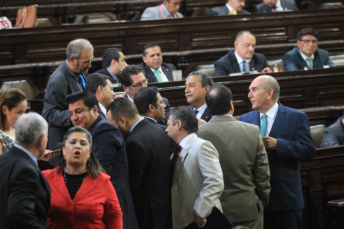 Un eventual retiro de la inmunidad a Jimmy Morales requiere de 105 votos de diputados. (Foto Prensa Libre: Esbin García)