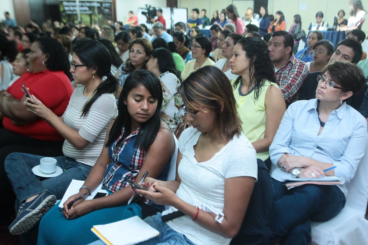 Presentación del informe “Uniones tempranas, embarazos y vulneración de derechos en las adolescentes”. (Foto Prensa Libre: Álvaro Interiano)