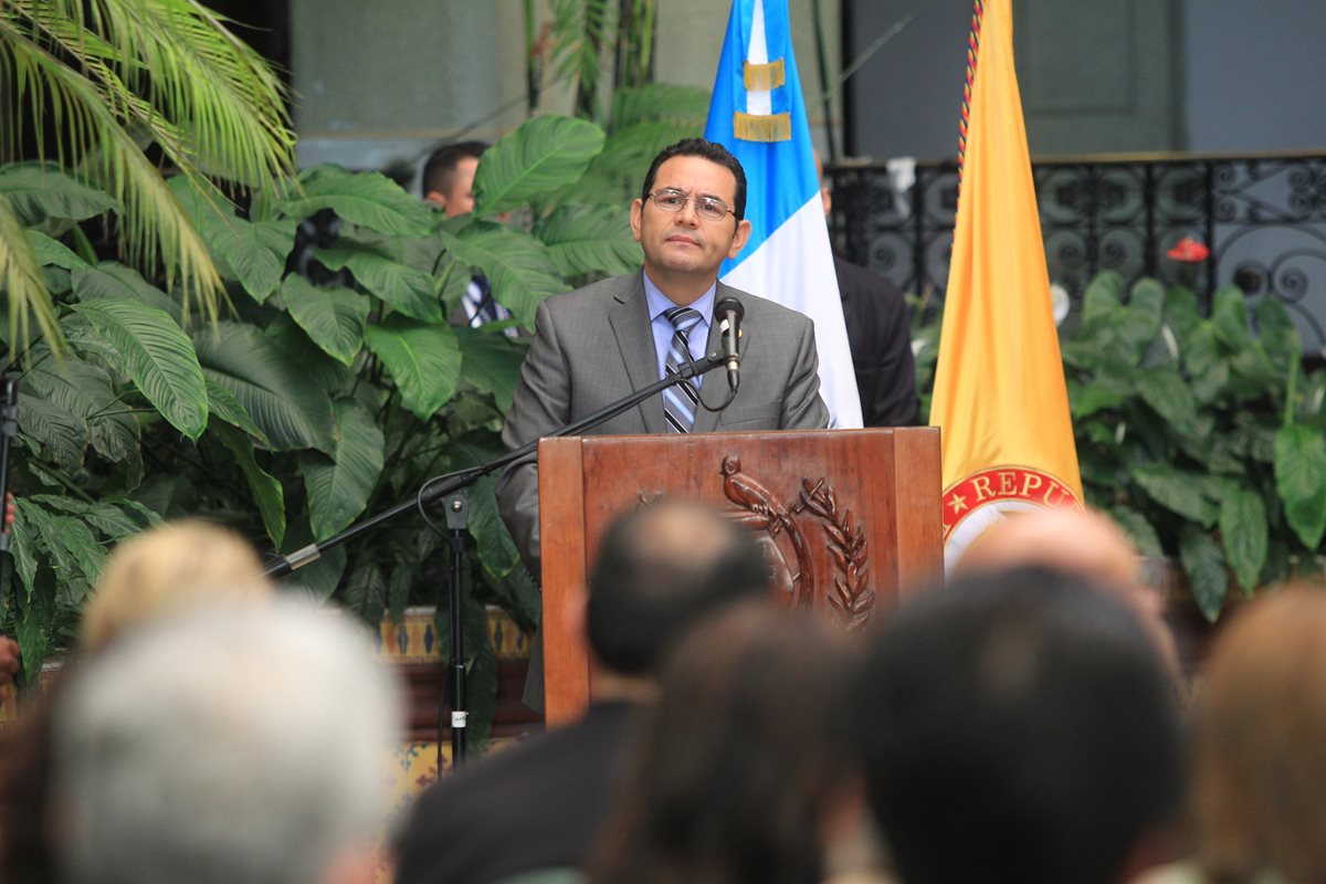 Jimmy Morales arremete contra sus críticos en el Palacio Nacional de la Cultura. (Foto Prensa Libre: HemerotecaPL)
