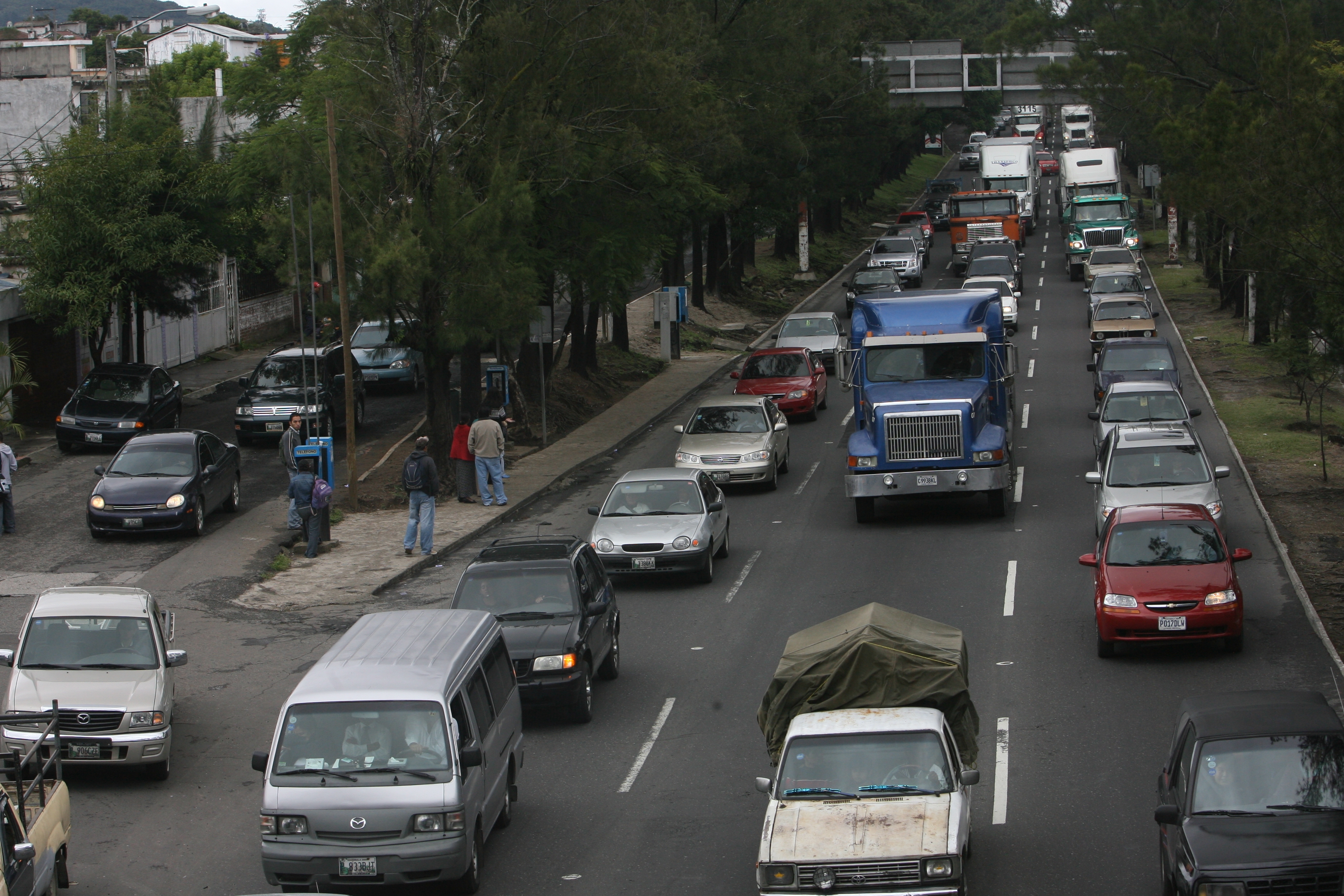 Trafico vehicular, en el anillo periferico, en donde circulará la Línea 7 del Transmetro.(Foto Prensa Libre: Hemeroteca PL)