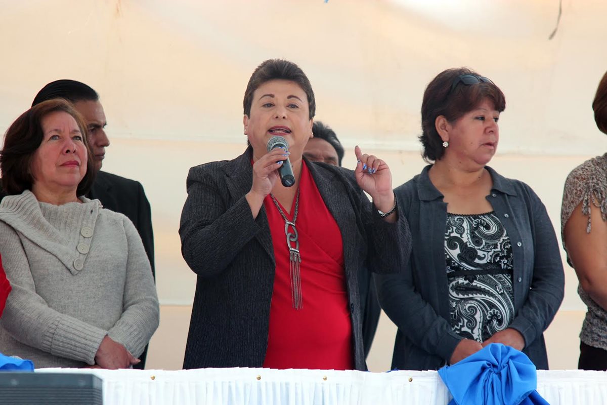 María Paz –al centro– fungía como directora del Cunoc de Quetzaltenango. (Foto Prensa Libre: Carlos Ventura)