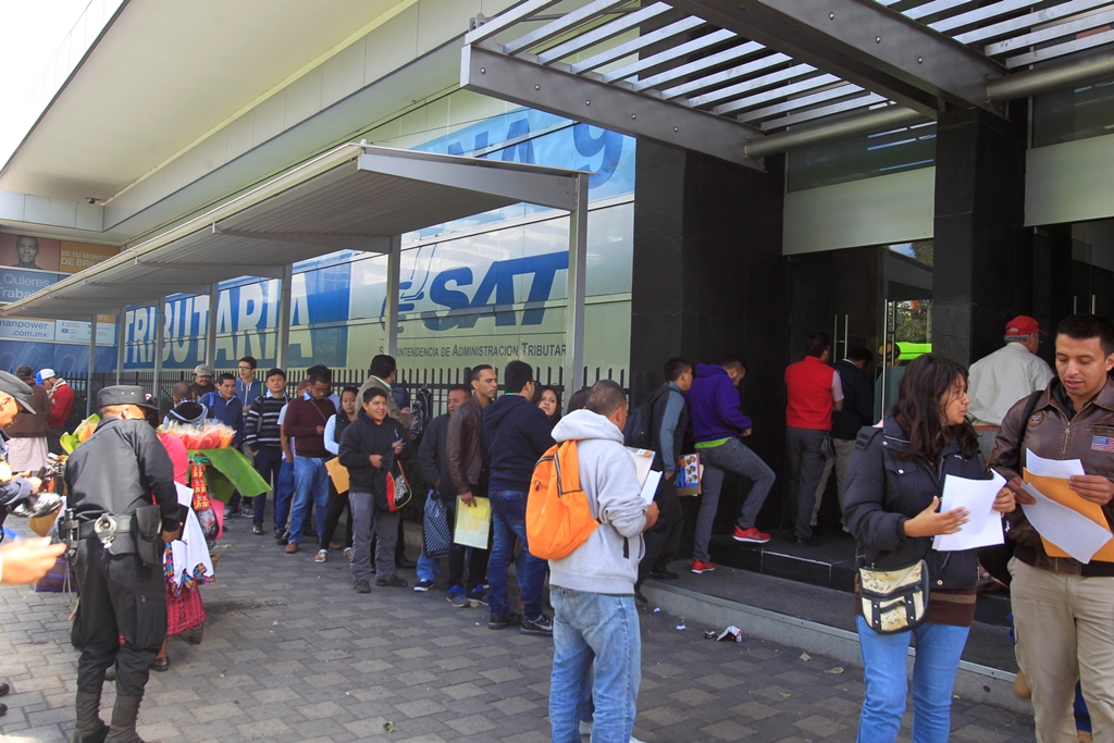 Con estos cambios los usuarios ya no perderán tanto tiempo en filas. (Foto Prensa Libre: Carlos Hernández)