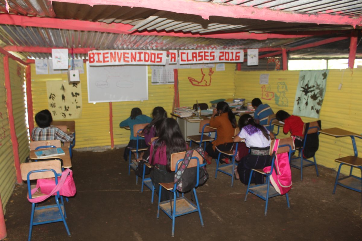 El sistema escolar sigue igual: en proceso de deterioro. (Foto Prensa Libre: Hemeroteca PL)