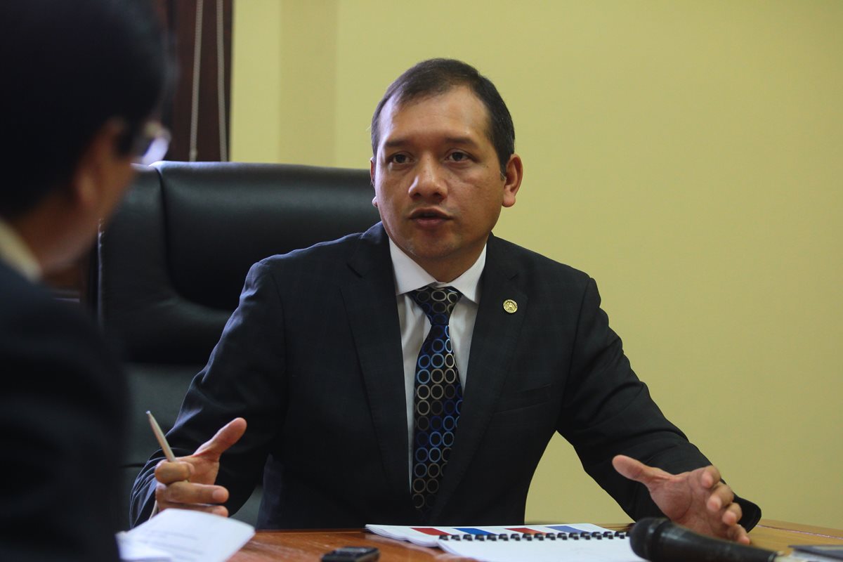 El ministro Rivas considera que la extorsiones y asesinatos son los flagelos que más golpean a los ciudadanos. (Foto Prensa Libre: Álvaro Interiano)