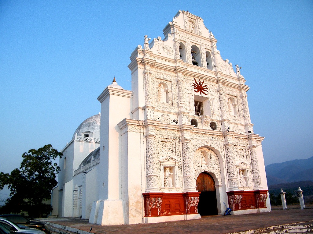 Fachada de la iglesia de San Cristóbal Acasaguastlán, El Progreso, construida en 1654. (Foto Prensa Libre: Héctor Contreras).