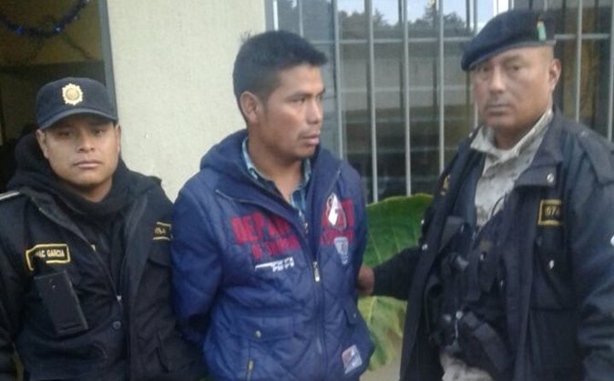 Moisés Ramírez Gómez, de 30 años, aprehendido en San Marcos cuando trasladaba dos paquetes con cocaína. (Foto Prensa Libre: PNC)