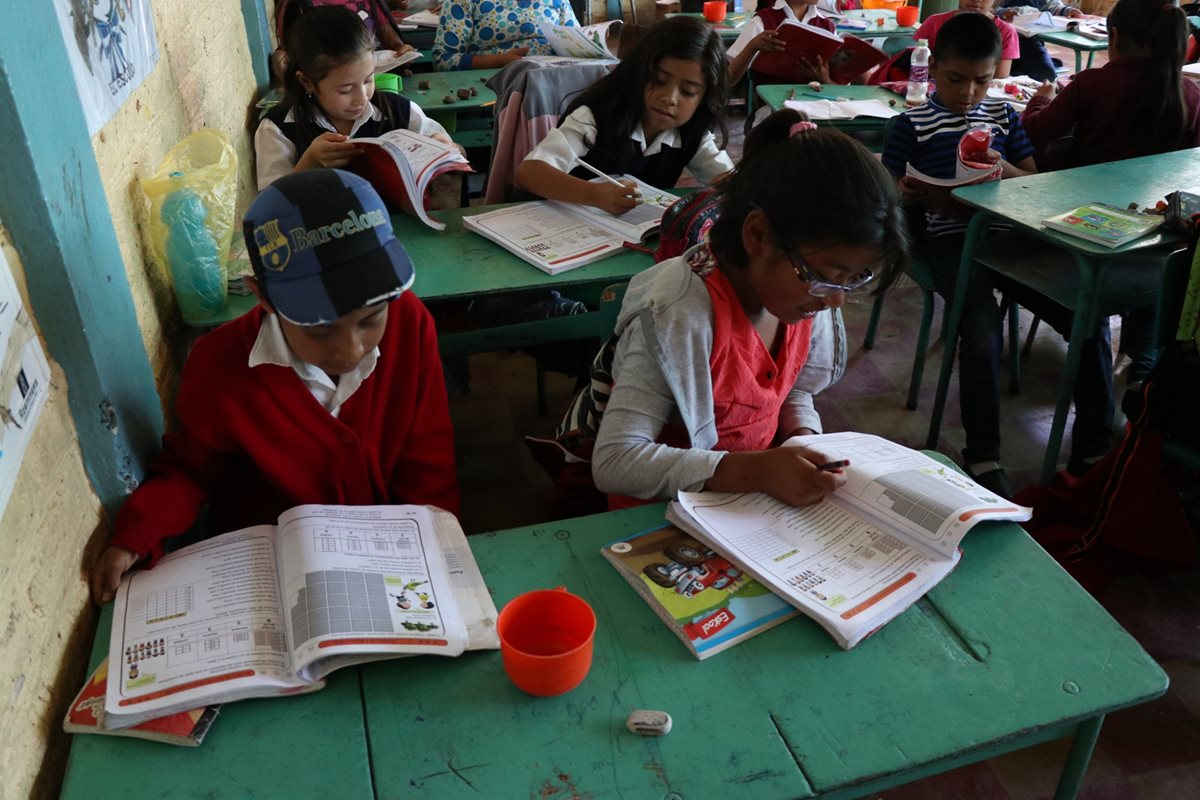 Niños de escasos recursos recibirán donación de útiles escolares para el próximo ciclo lectivo. (Foto Prensa Libre: María José Longo)