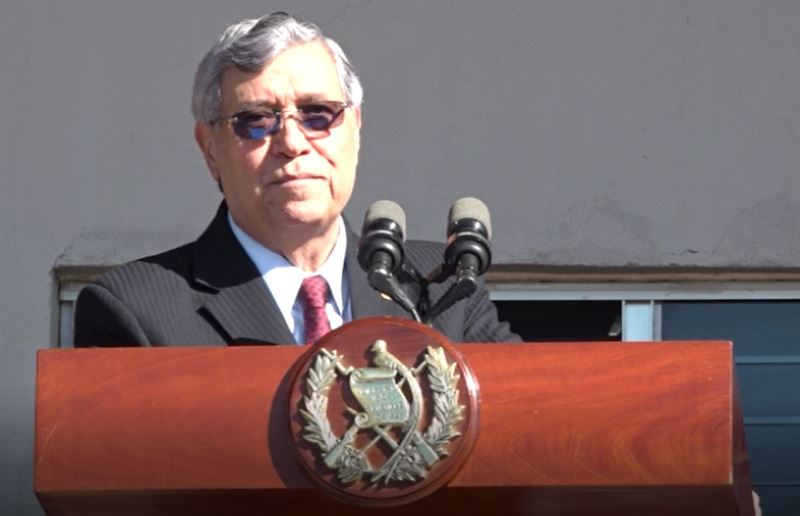 El vicepresidente Jafeth Cabrera fue el encargado de dar el discurso durante el ascenso de oficiales del Ejército. (Foto Prensa Libre: Captura de pantalla video Presidencia)