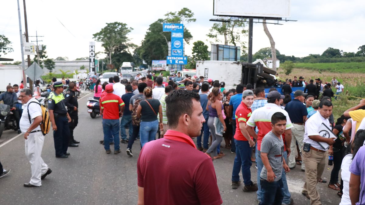 En el kilómetro 163 de la ruta suroccidente, en Suchitepéqeuz, se han registrado varios accidentes por falta de señalización. (Foto Prensa Libre: Cristian Icó Soto)