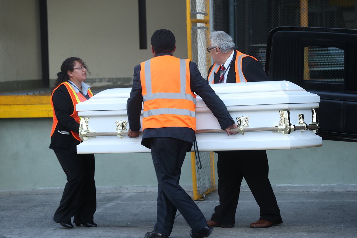 El cuerpo de la niña Jakelin Caal arribó hace una semana al país. (Foto Prensa Libre: Esbin García)
