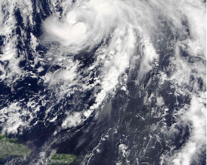 Tormenta Nicole se convierte de nuevo en huracán rumbo a las Bermudas
