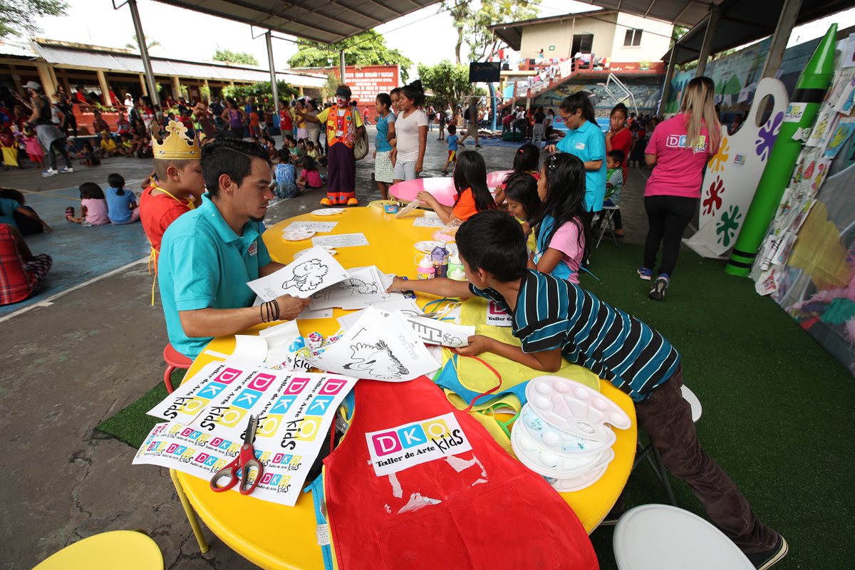 Niños afectados por la erupción recibirán ayuda psicosocial antes de que se puedan incorporarse a sus estudios. (Foto Prensa Libre: Hemeroteca PL)