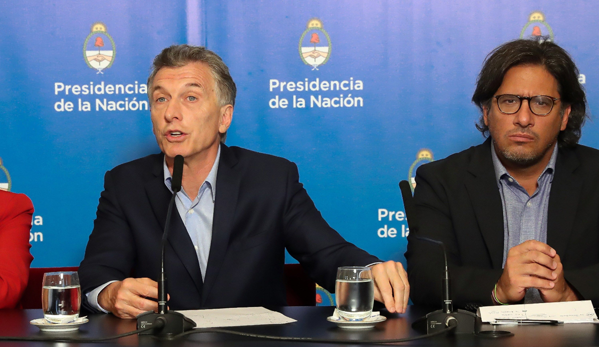 El presidente de Argentina, Mauricio Macri, dice que es deben mejorar la seguridad en el deporte. (Foto Prensa Libre: EFE)