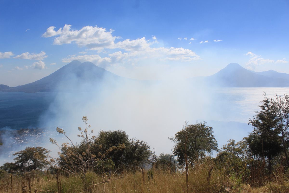 Las autoridades reportan 46 incendios forestales de noviembre a la fecha, en Sololá. (Foto Prensa Libre: Ángel Julajuj)