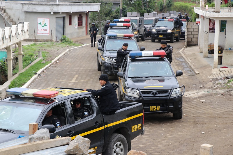 (Imagen de referencia) Policías llevan a cabo un operativo en Tajumulco. (Foto Prensa Libre: Hemeroteca PL)
