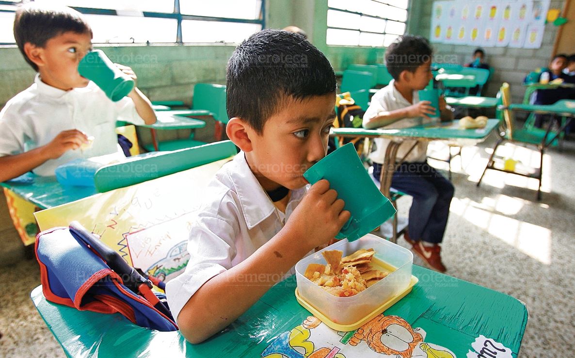 La iniciativa de ley de alimentación escolar podría quedar aprobada hoy en el Congreso. (Foto Prensa Libre: Hemeroteca PL)