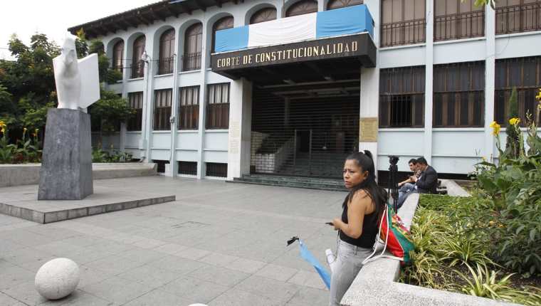 Los magistrados de la Corte de Constitucionalidad resolvieron suspender provisionalmente la entrada en vigencia del Código de Migración. (Foto Prensa Libre: Hemeroteca PL)