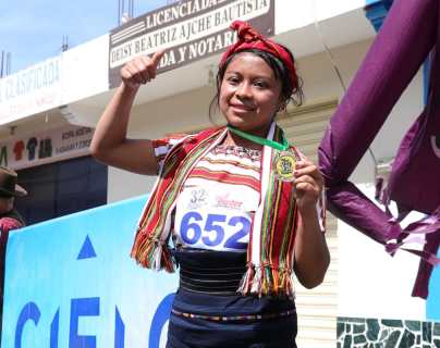 Joven corredora de San Juan Ostuncalco se siente orgullosa de sus raíces