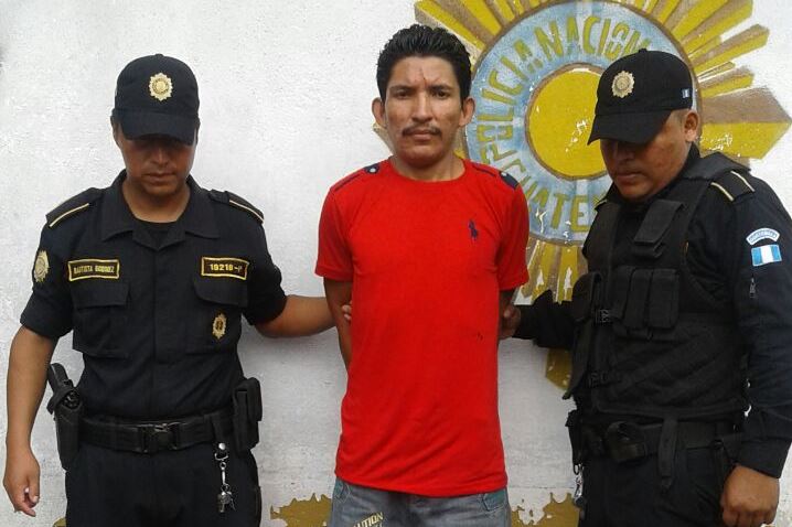 William Benjamín Marroquín es capturado por agentes de la PNC en Río Bravo, Suchitepéquez. (Foto Prensa Libre: Melvin J. Popá)