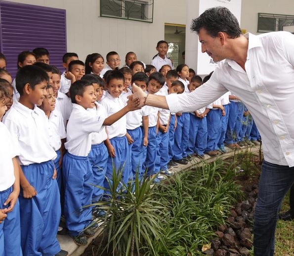 La fundación de Ricardo Arjona ayuda con educación a dos comunidades en Guatemala. (Foto Prensa Libre: Intagram Fundación Adentro)