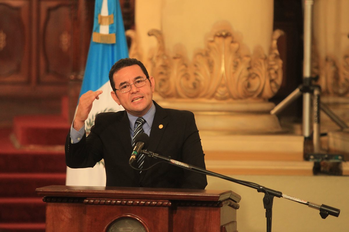 El presidente Jimmy Morales en conferencia de Prensa hizo un llamado a los guatemaltecos para pagar impuestos. (Foto Prensa Libre: Esbin García)