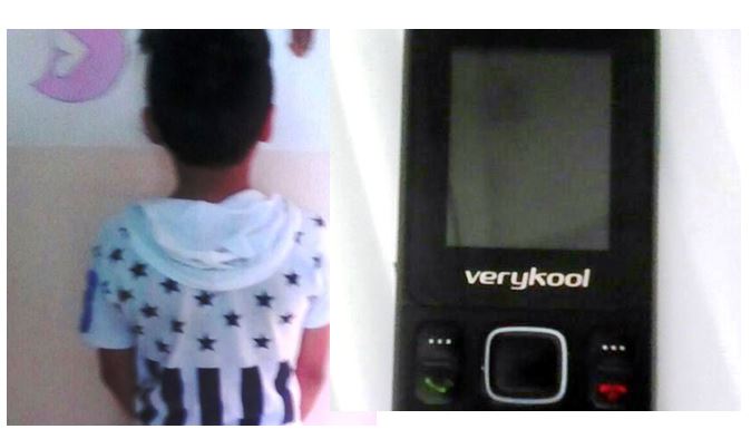 Un menor de edad fue capturado por la PNC cuando entregaba un celular a un comerciante para extorsionarlo. (Foto Prensa Libre: PNC)