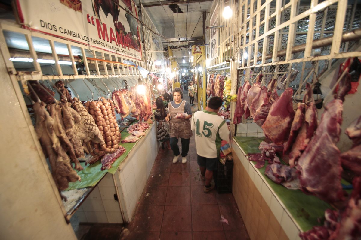 La carne de res con hueso fue uno de los alimentos que más variaron en junio pasado. (Foto Prensa Libre: Hemeroteca)