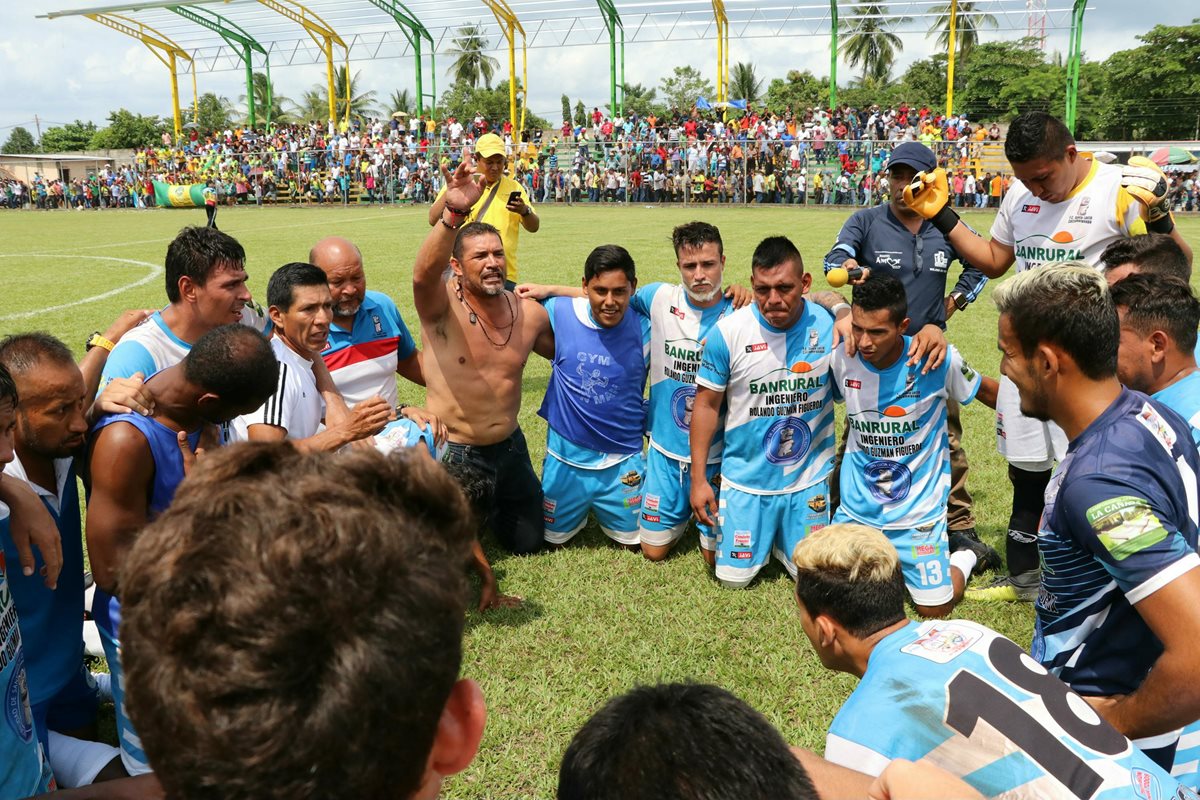Foto de archivo cuando Santa Lucia Cotzumalguapa celebraba la clasificación a la final del Clausura 2017 de la Primera División. (Foto Prensa Libre: Carlos Paredes).