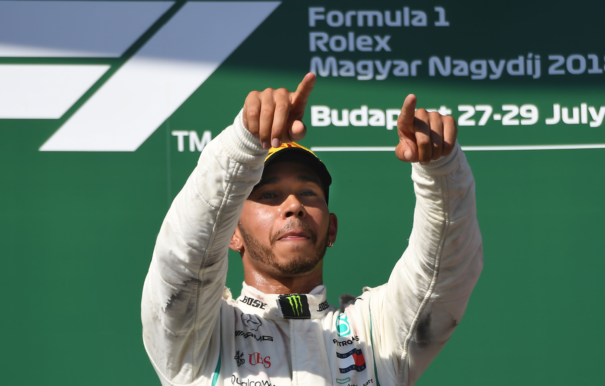 El piloto británico Lewis Hamilton gana tranquilamente el Gran Premio de Hungría. (Foto Prensa Libre: EFE)