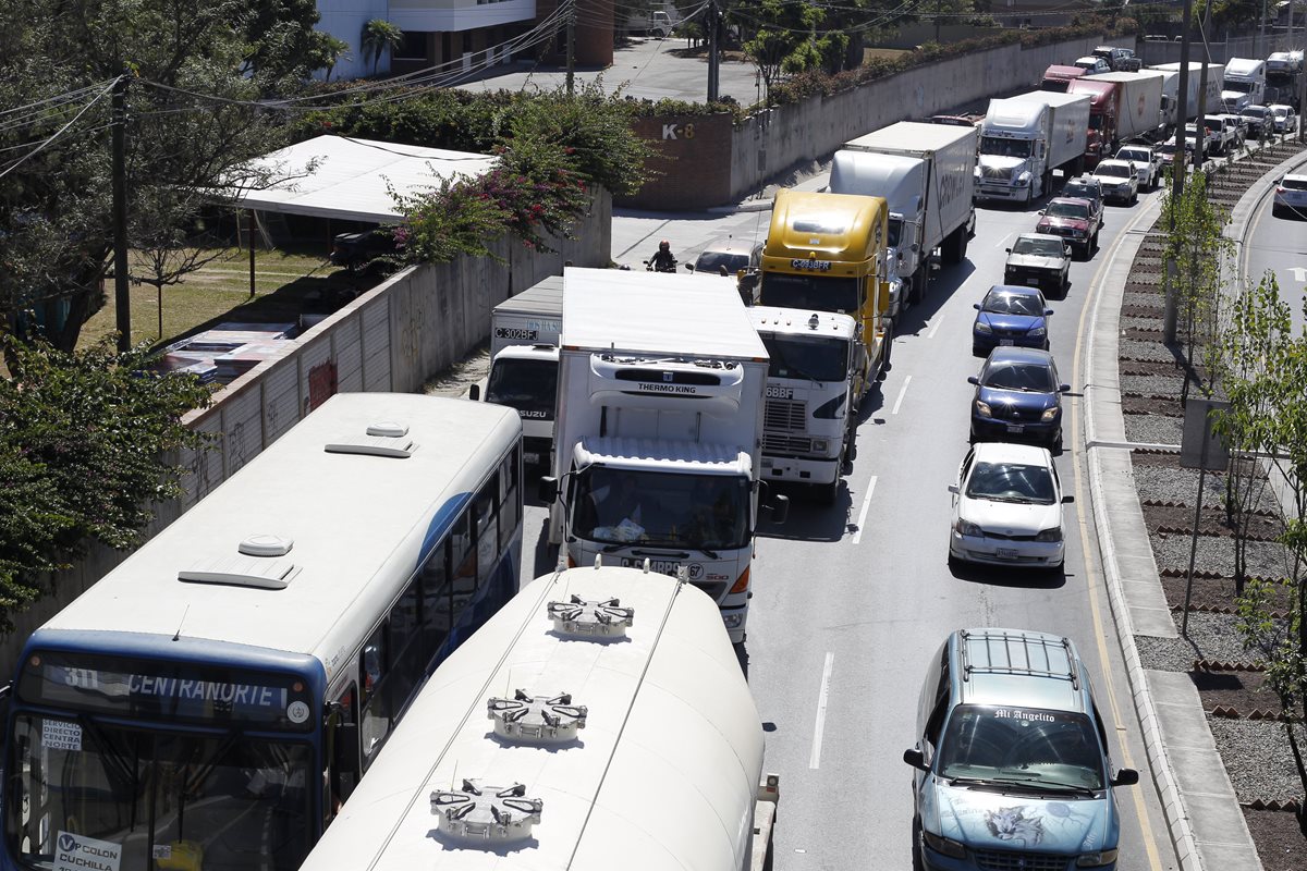 Más vehículos se suman al parque vehicular. (Foto Prensa Libre: Hemeroteca PL)