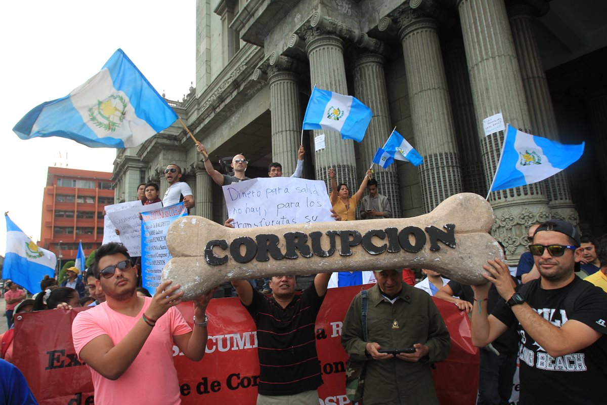 Protesta en la Plaza de la Constitución contra la corrupción durante 2015. (Foto Prensa Libre: Hemeroteca PL)