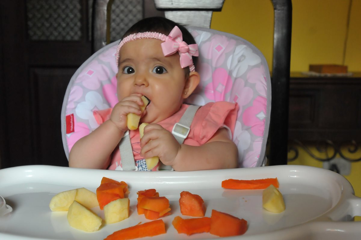 La alimentación “baby led weaning” estimula el desarrollo de los bebés