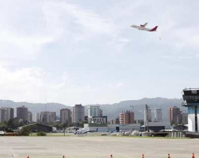 Aeropuerto La Aurora recibe nueva calificación y mantiene categoría internacional