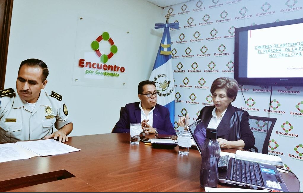 Comisario Wilson Ramírez Maldonado, durante citación con la bancada Encuentro por Guatemala. (Foto: Twiitter/@EncuentroGuate)