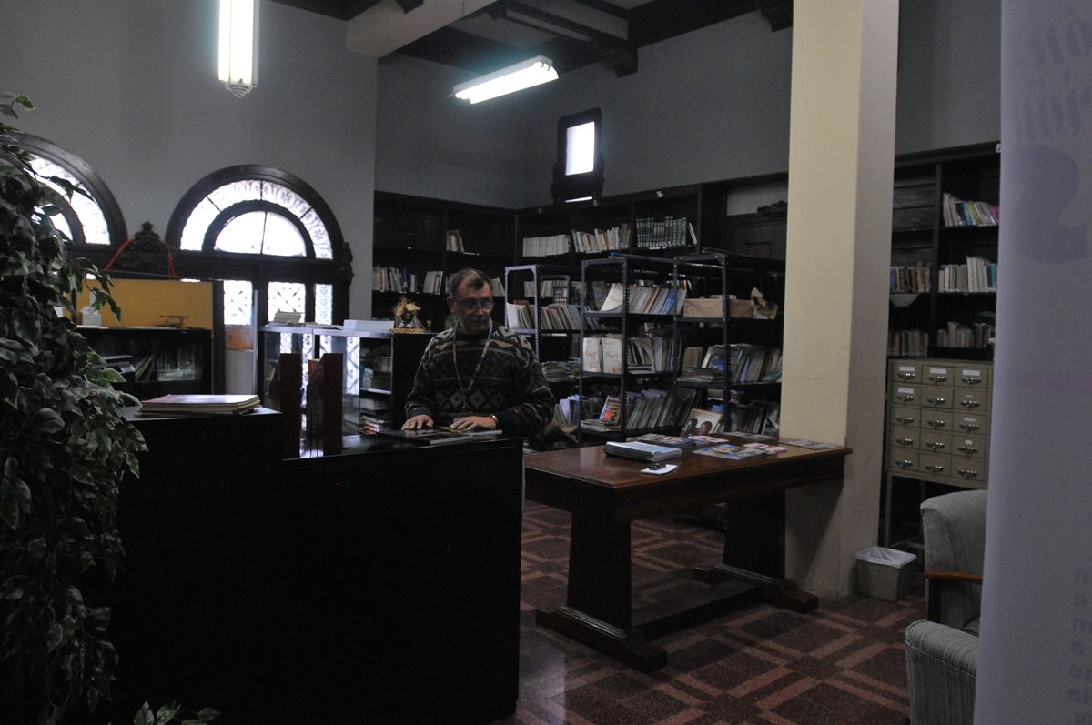 Mario Caxaj es el director del Centro de Documentación de las Artes, ubicado en el Palacio Nacional de la Cultura. (Foto Prensa Libre: Pablo Juárez Andrino)