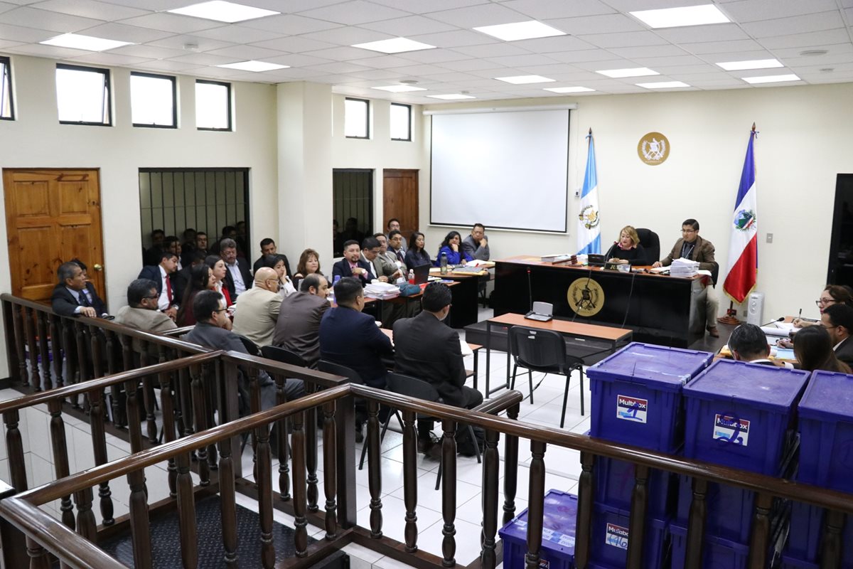 La audiencia se realiza en el Juzgado de Mayor Riesgo de Quetzaltenango. (Foto Prensa Libre: María Longo)