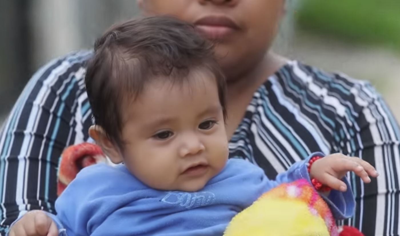 La niña guatemalteca Esmeralda fue rescatada entre los escombros luego de la erupción del Volcán de Fuego, en junio de 2018.