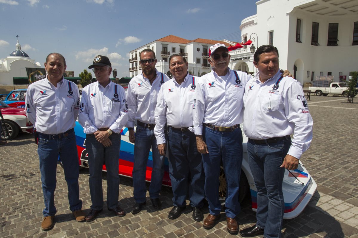 Grandes personalidades del Automovilismo estuvieron presentes en la presentación de la tercera fecha del campeonato. (Foto Prensa Libre: Norvin Mendoza)