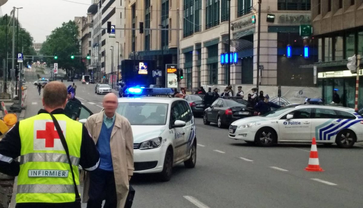 Centro comercial evacuado en Bruselas por una amenaza de bomba. (Foto Prensa Libre: AFP).