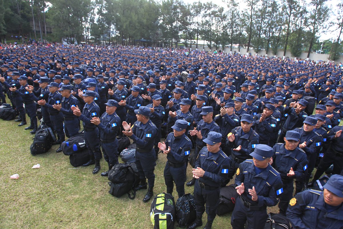 Director de la Policía reconoce que persisten renuncias de agentes para buscar mejores oportunidades de trabajo. (Foto Prensa Libre: Hemeroteca PL)