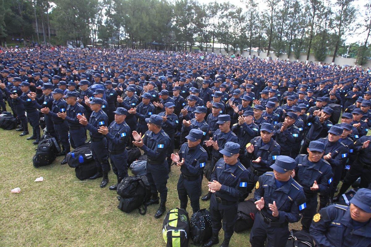 Director de la Policía reconoce que persisten renuncias de agentes para buscar mejores oportunidades de trabajo. (Foto Prensa Libre: Hemeroteca PL)