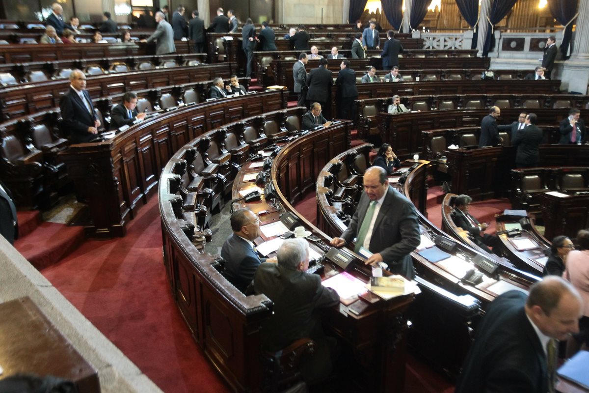 La Contraloría encontró que al menos 87 diputados habrían tenido más empleados de los que les permite la Ley. (Foto Prensa Libre: Hemeroteca PL)