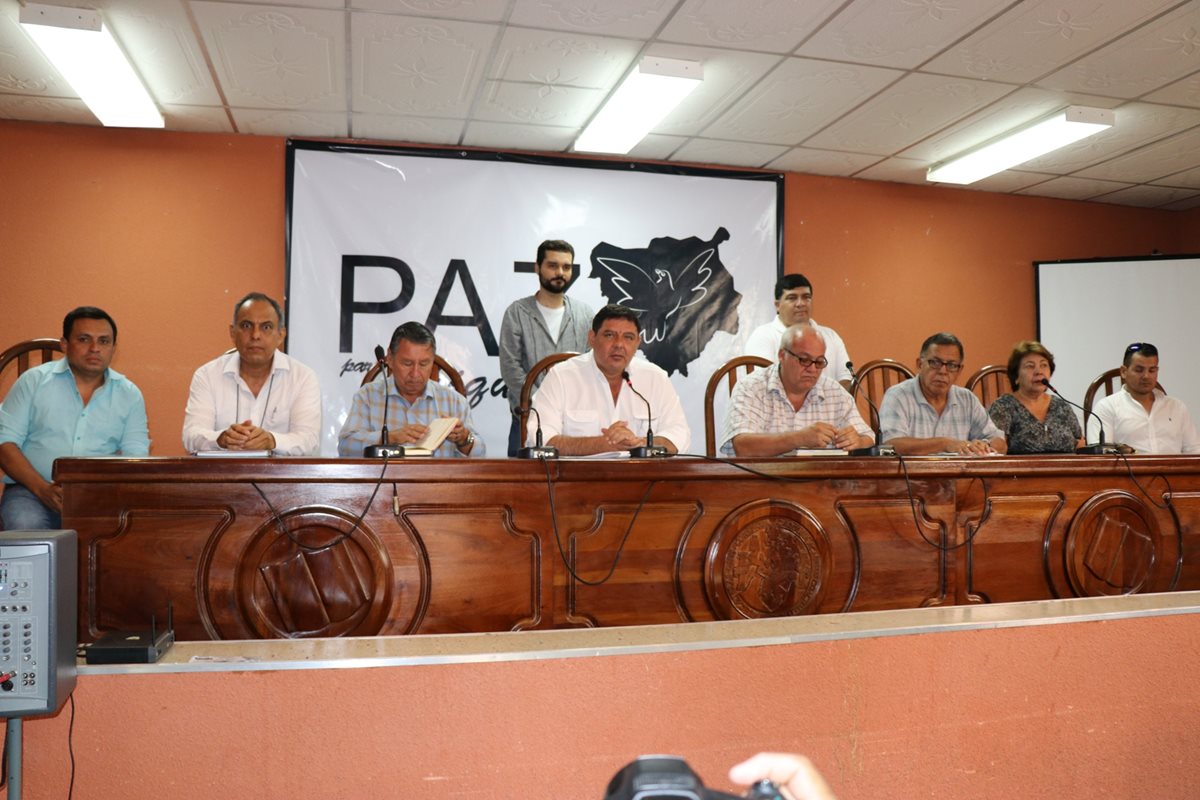 Autoridades en conferencia de prensa en la que dieron detalles sobre las acciones que tomarán ante la ola de crímenes contra universitarios. (Foto Prensa Libre: Mario Morales)