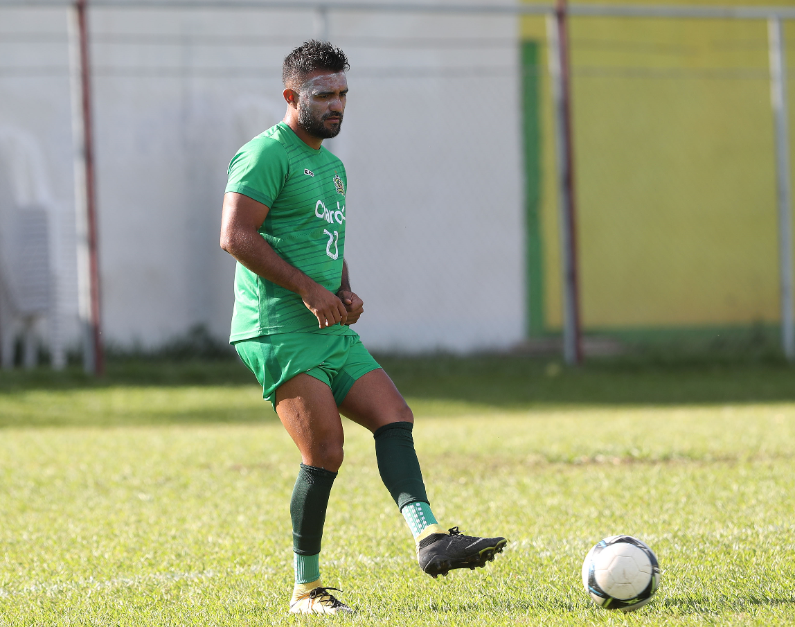 Erwin 'el Abuelo' Morales es uno de los futbolistas en los que más confía el técnico guatemalteco Amarini Villatoro. (Foto Prensa Libre: Edwin Fajardo)