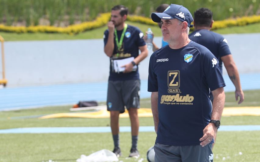 William Coito Olivera habló del partido de Comunicaciones contra Municipal. (Foto Prensa Libre: Edwin Fajardo).